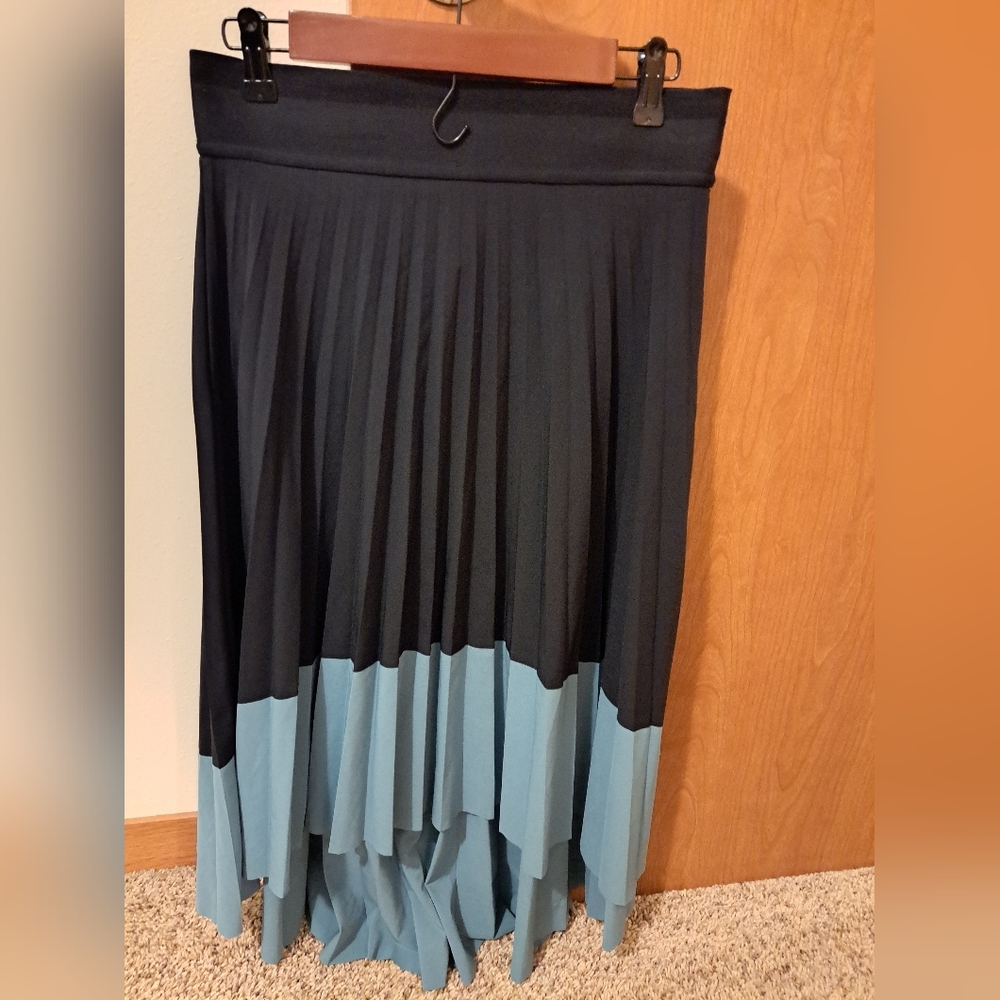 Teal and black athleta swing forward skirt size small
